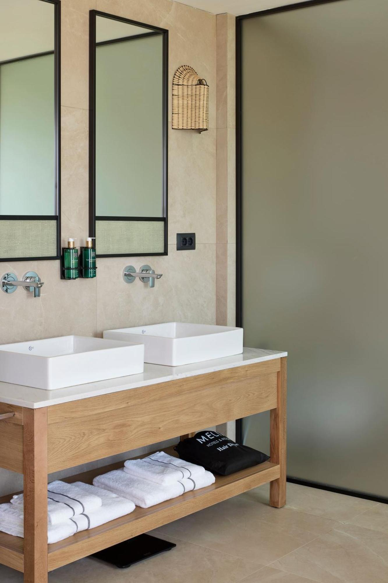 The Level Grand Suite Beachside (2 Adults + 2 Children)
